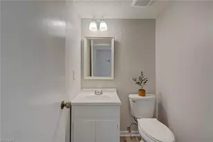 5735 Bramblegate Rd, Greensboro, NC 27409 - Photo 14