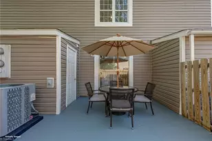 5735 Bramblegate Rd, Greensboro, NC 27409 - Photo 32