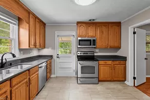 2010 Twain Rd, Greensboro, NC 27405 - Photo 8