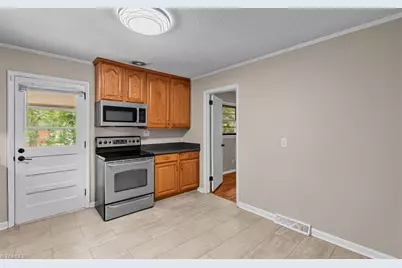 2010 Twain Road, Greensboro, NC 27405 - Photo 10