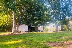 134 Stout Ln, Pilot Mountain, NC 27041 - Photo 4
