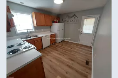 22 King Row, Thomasville, NC 27360 - Photo 2