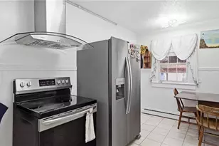 325 W Gilbreath St, Graham, NC 27253 - Photo 6
