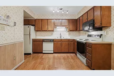 1001 Rock Knoll Court #228, Winston-Salem, NC 27107 - Photo 4