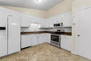 808 Circle Dr, High Point, NC 27262 - Photo 12