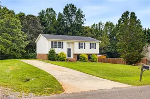194 Woodbridge Dr, Mount Airy, NC 27030 - Photo 2