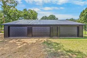117 Hinshaw Ave, Yadkinville, NC 27055 - Photo 2
