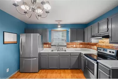 609 Forest Brook Drive, Greensboro, NC 27406 - Photo 6