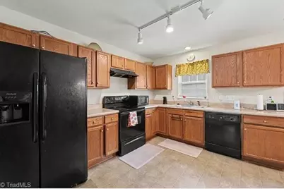 626 Bentley Lane, Burlington, NC 27217 - Photo 4