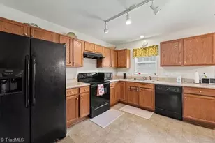 626 Bentley Ln, Burlington, NC 27217 - Photo 4
