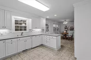 1017 Bridgewater Dr, Greensboro, NC 27410 - Photo 10