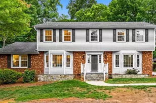 1017 Bridgewater Dr, Greensboro, NC 27410 - Photo 2