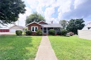 536 Main St, Jonesville, NC 28642 - Photo 2