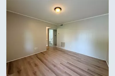 142 Weatherwood Court #B, Winston-Salem, NC 27103 - Photo 4