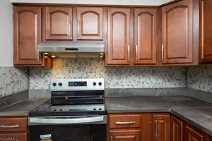 5809 Carriage Ln, Greensboro, NC 27410 - Photo 2