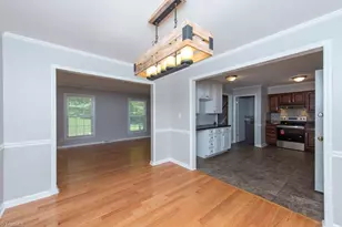 5809 Carriage Ln, Greensboro, NC 27410 - Photo 6