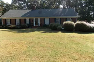 4915 Warfield Dr, Greensboro, NC 27406 - Photo 2