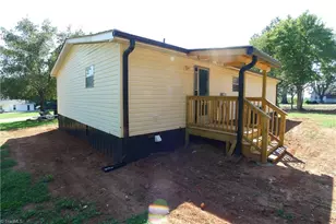 2005 Monico Ln, Yadkinville, NC 27055 - Photo 4