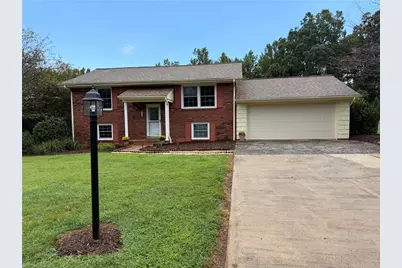329 Hunter Hills Street, North Wilkesboro, NC 28659 - Photo 2