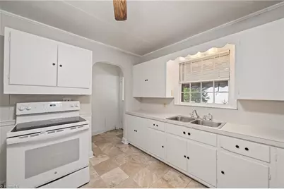 900 Knollwood Street, Winston-Salem, NC 27103 - Photo 10