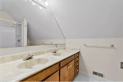 2109 Medford Lane, Greensboro, NC 27408 - Photo 32