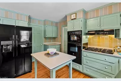 2109 Medford Lane, Greensboro, NC 27408 - Photo 12