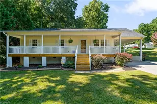 6 Oak Ridge Dr, Thomasville, NC 27360 - Photo 2