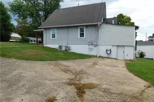 1054 N Bridge St, Elkin, NC 28621 - Photo 2