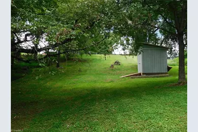 1054 N Bridge Street, Elkin, NC 28621 - Photo 4