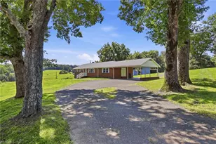 3438 E Pine St, Mount Airy, NC 27030 - Photo 4