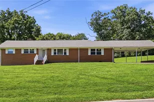 3438 E Pine St, Mount Airy, NC 27030 - Photo 2