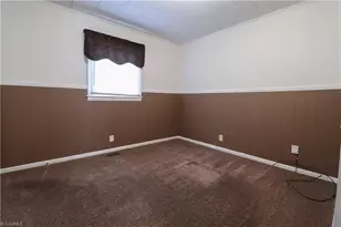 227 Albany St, Burlington, NC 27215 - Photo 16