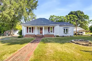 925 Overlook Ave, Eden, NC 27288 - Photo 1