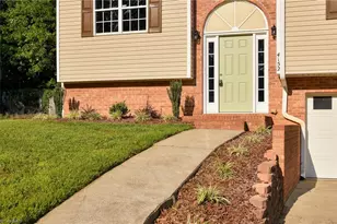 4152 Meredith Woods Ln, Winston-Salem, NC 27107 - Photo 2