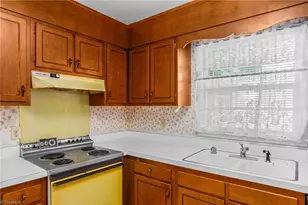 808 Ernest Ct, High Point, NC 27263 - Photo 12