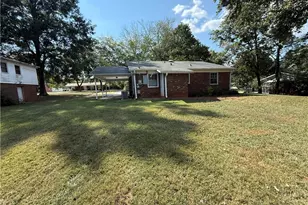 2201 Stonehaven Rd, Kernersville, NC 27284 - Photo 2