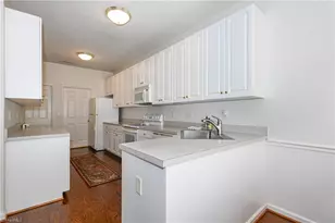 42 Wheelwright Ct, Greensboro, NC 27455 - Photo 4
