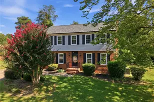 105 Peach Orchard Dr, Greensboro, NC 27455 - Photo 2