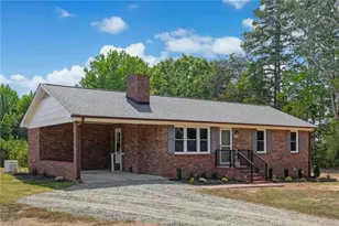 802 Strawberry Rd, Reidsville, NC 27320 - Photo 1