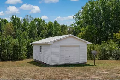 802 Strawberry Road, Reidsville, NC 27320 - Photo 8