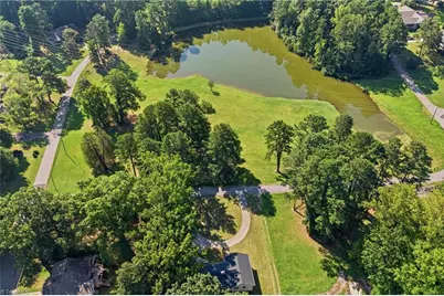 737 Lakeview Drive, Henderson, NC 27536 - Photo 2