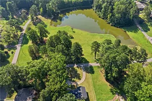 737 Lakeview Dr, Henderson, NC 27536 - Photo 2