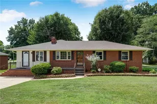 1106 Walnut St, Reidsville, NC 27320 - Photo 2