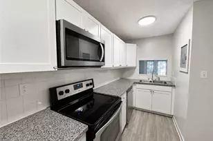 301 Village Ln, Greensboro, NC 27409 - Photo 4