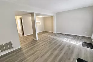 301 Village Ln, Greensboro, NC 27409 - Photo 10