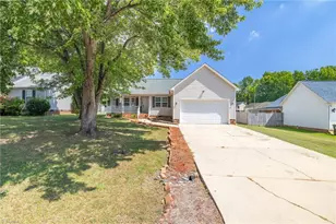21 Oak Meadow Ln, Thomasville, NC 27360 - Photo 2