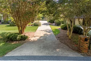5001 Edinborough Rd, Greensboro, NC 27406 - Photo 12
