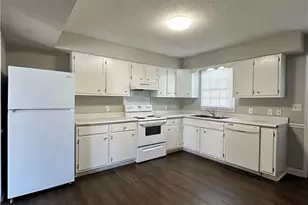 28 Forsyth St, Thomasville, NC 27360 - Photo 2