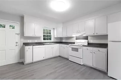 18 Forsyth Street, Thomasville, NC 27360 - Photo 6