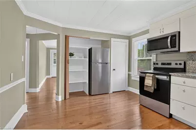 202 W Whitsett Street, Graham, NC 27253 - Photo 12